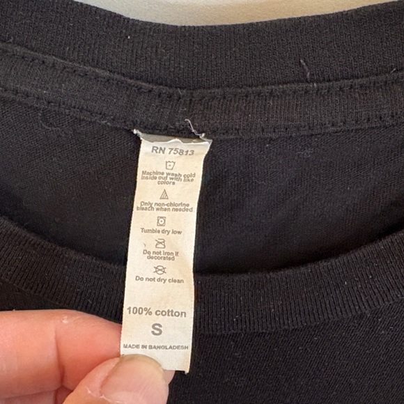 Cool Black T-Shirt with Leopard Print Lips - Picture 2 of 3